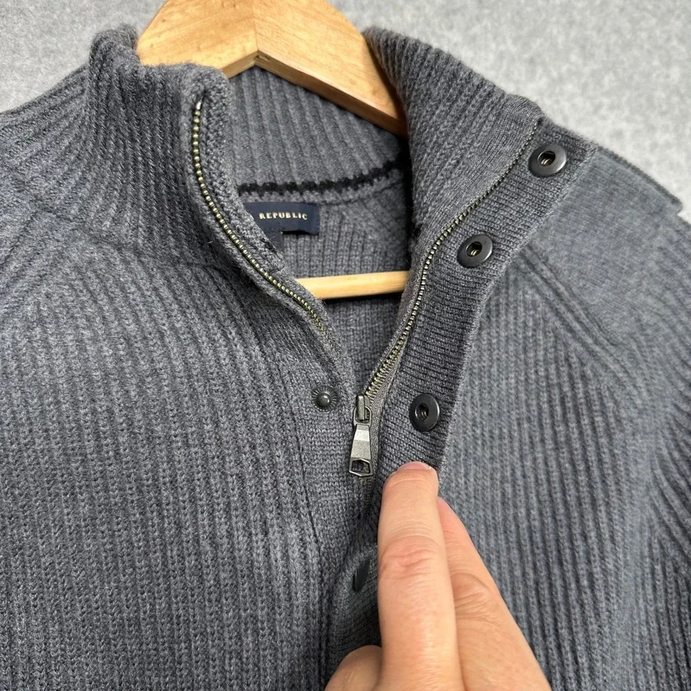 Banana Republic Mens Gray Ribbed Mock Neck Button Quarter Zip Wool Sweater Small